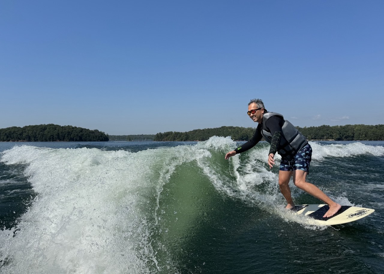 Linh wake surfing